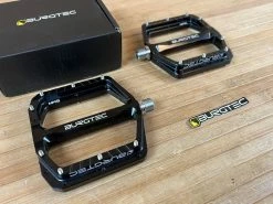 Burgtec MK5 Penthouse Flat Pedals / Pedale Black Steel Axle -Pedal-Verkäufe IMG 9079 c0ec6f67 0d2c 4e13 bfec a20ef2ba786c