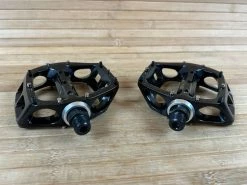 DMR V8 Pedale / Plattformpedale Schwarz -Pedal-Verkäufe IMG 9372 5bc8d747 c2b8 4948 a3a3 13ecccfa3a52