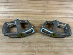 DMR V12 Pedale / Plattformpedale Magnesium Grey -Pedal-Verkäufe IMG 9378 f7ba9cdc 4436 4637 a43e 70ba4250cfe6