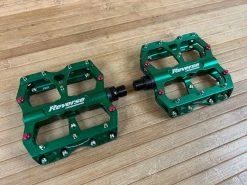 Reverse Components Escape Plattformpedale / Pedale Dunkelgrün -Pedal-Verkäufe IMG 9989 48f7b928 e4f9 4876 9101 51b3d083a7c7
