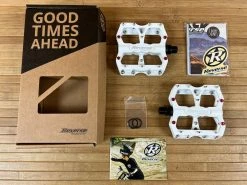 Reverse Components Escape Plattformpedale / Pedale Weiß